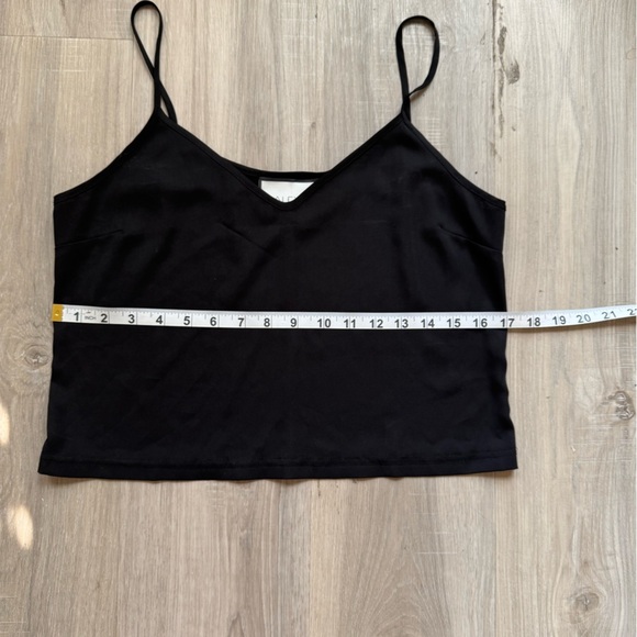 Alexis Black Sleeveless Top - Picture 2 of 3